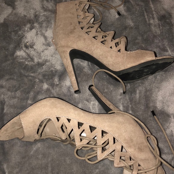 Lace up heels - Picture 2 of 5